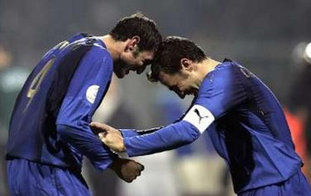 Кьеллини с Каннаваро бодаются, фото Reuters