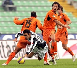 Квальярелла против лОрии и Галлоппы, АР