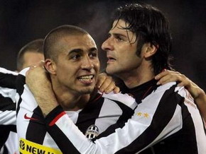 Бомбардиры обнимаются, Reuters 