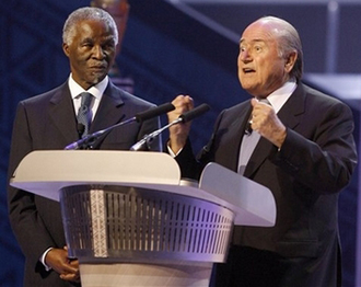 Зепп под пристальным взглядом президента ЮАР, фото AP