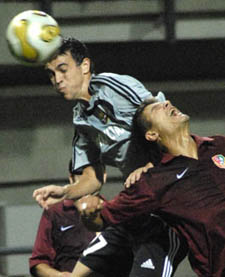 В борьбе автор гола, фото fcmetalurg.com