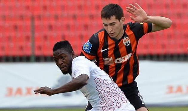 Майкл Бабатунде против Тараса Степаненко, фото БОГДАНа ЗАЯЦа, football.ua