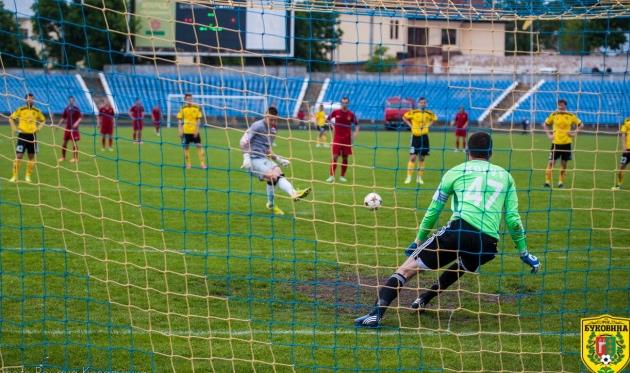 Пенальти в этом туре не реализовывали, но как не реализовывали! Фото Р.Ковальчука, fcbukovyna.com