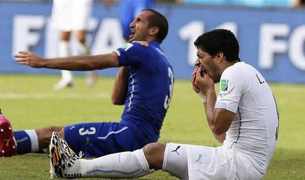 Кьеллини и Суарес, epa