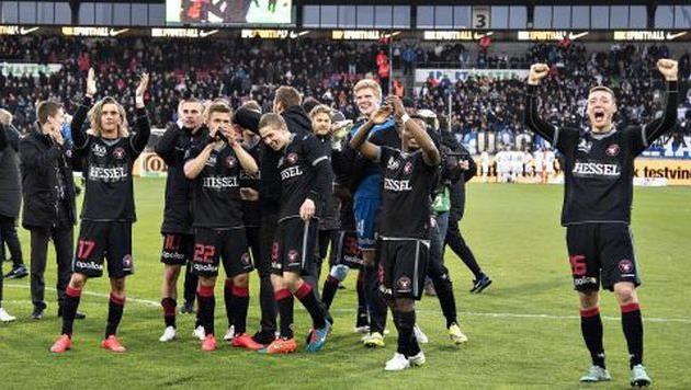 Игроки Мидтьюлланда празднуют исторический успех, drupal-images.tv2.dk