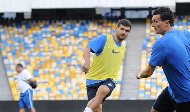 Младен Бартулович (в манишке), фото И.Хохлова, Football.ua