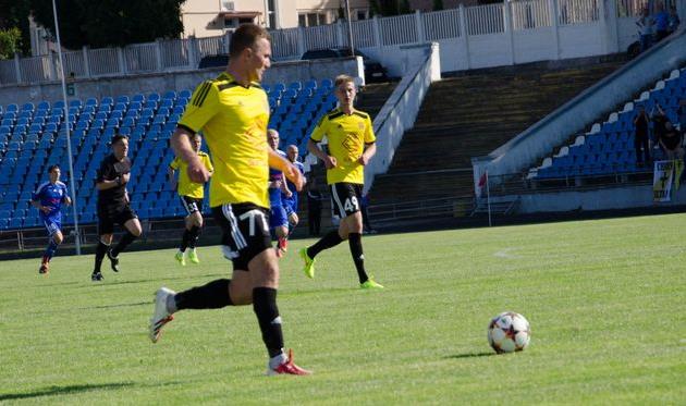 Палагнюк разгоняет атаку буковинцев – в последнем домашнем матче сезона они порадовали Черновцы неожиданной разгромной победой, fcbukovyna.com