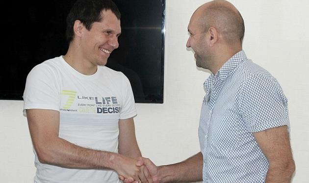 Штурко (слева) и президент Металлурга Шевчук, fcmetalurg.com