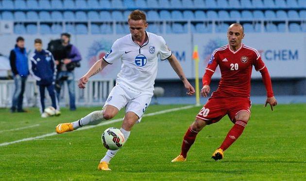 Пашаев (справа) в действии, фото М. Масловского, Football.ua