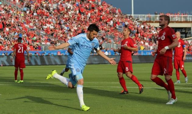 Давид Вилья оформляет дубль, Getty Images