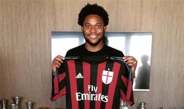 Луис Адриано, twitter.com/acmilan