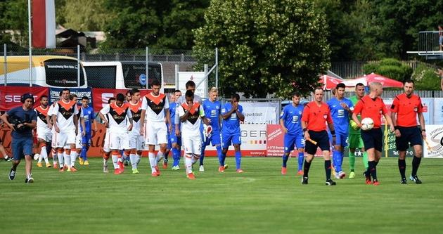 Шахтер и Айнтрахт Б выходят на поле, shakhtar.com