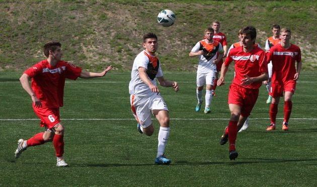 Кирилл Ковалец (в центре) сменил Шахтер-3 на Черноморец, фото shakhtar.com