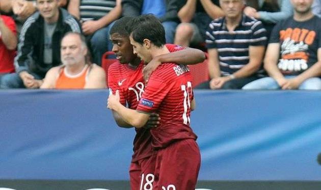 Иван Кавалейру и Бернарду Силва в сборной, abola.pt