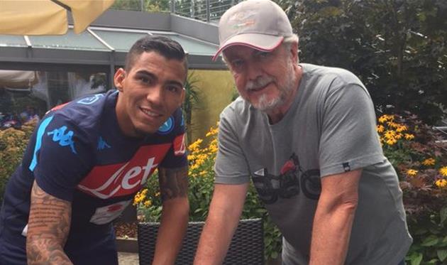 Аллан и президент Наполи Аурелио Де Лаурентис, twitter.com/ADeLaurentiis