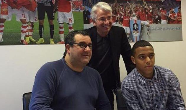 ДОНУЭЛЛ МАНЕЛ (СПРАВА), ФК АЯКС