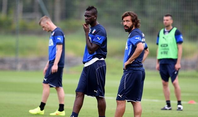 Марио Балотелли и Андреа Пирло, Getty Images