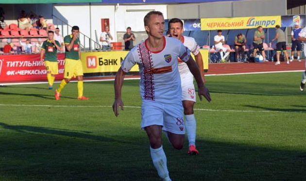  Качур (впереди) и Скепский обеспечили черкассцам победу над Нивой, фото ckdnipro.com.ua