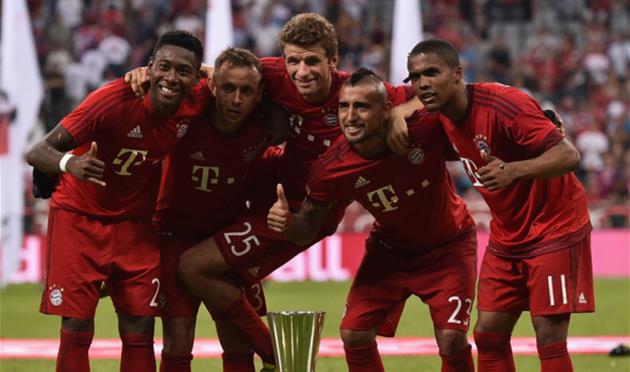 Дуглас Коста (справа), Getty images