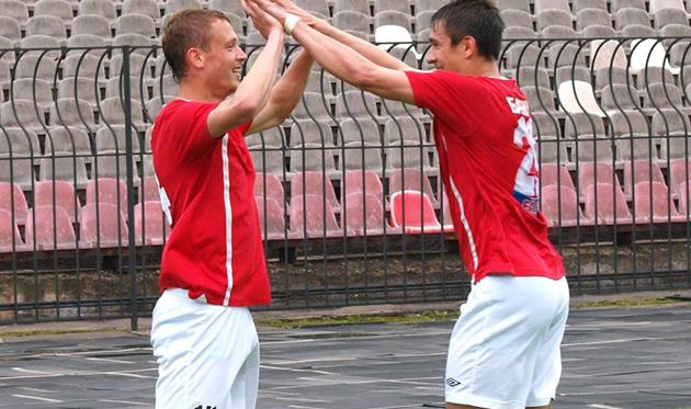 Было с чем поздравлять Артема Ситало (слева), фото fcgornyak.dp.ua