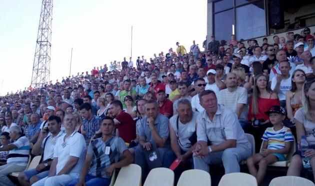 Вот сколько зрителей пришло на первый матч сезона в Ровно, фото veres.club