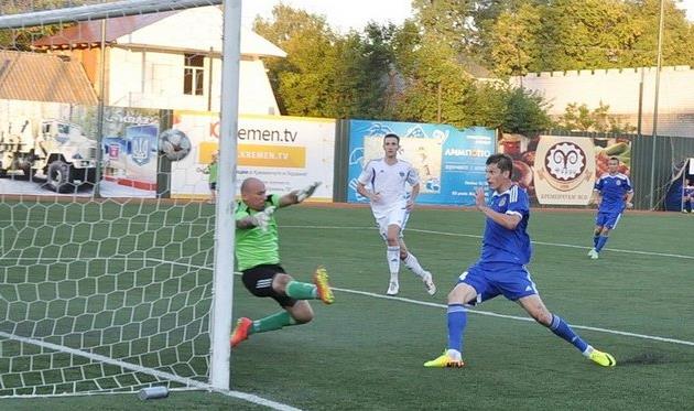 Тимченко (справа) забивает свой второй гол в матче, принося победу Кремню, фото Г.Криворучко, fckremen.com