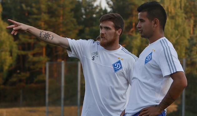 Дерлис Гонсалес (справа), fcdynamo.kiev.ua