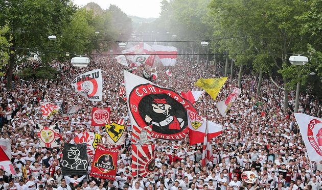Болельщики Штутгарта на подходе к стадиону, фото getty images