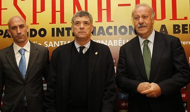 Тренер сборной Висенте Дель Боске (справа), Marca