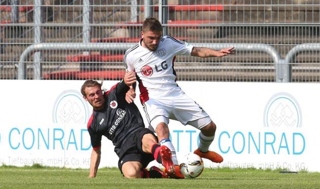 Костас Стафилидис в действии, bayer04.de