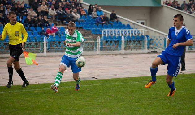 Последнее по времени дерби Херсонщины между Кристаллом и Миром завершилось ничьей и кучей карточек, фото А.Грибача, fckristal.at.ua