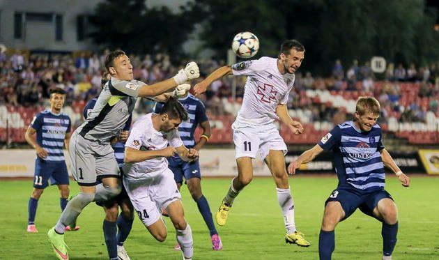 Вячеслав Шарпар забивает победный гол, fcvolyn.net