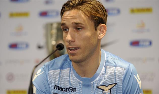 Лукас Билья, Fotonotizia