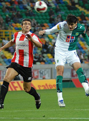 Пурович наносит удар головой