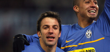 Дель Пьеро и Трезеге празднуют, Reuters