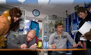 Автограф-сессия в разгаре, fcdnipro.dp.ua