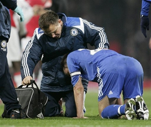 Джона Терри не часто увидишь в такой позе, фото AP