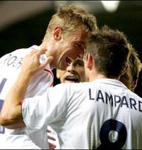 Своих не сдаем! :)