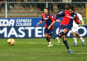 Борьелло в процессе забивания гола , АР