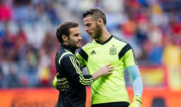 Хyан Мата (слева) и Давид Де Хеа (справа), gettyimages