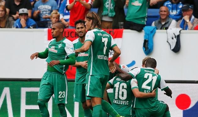 Игроки Вердера празднуют первое взятие ворот Хоффенхайма, gettyimages