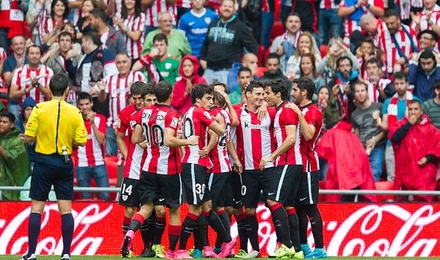 Игроки Атлетика радуются забитому голу, gettyimages