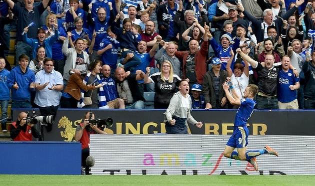 Нападающий Лестера Джейми Варди празднует свой гол в ворота Астон Виллы, gettyimages