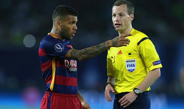 Даниэль Алвес (слева), Getty Images