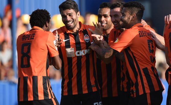 Игроки Шахтера празднуют гол в ворота Стали, shakhtar.com 