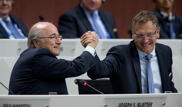 Зепп Блаттер (слева) и Жером Вальке (справа), Getty Images