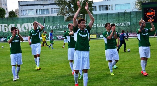  Василий Продан (в центре), fcbrovar.obolon.ua
