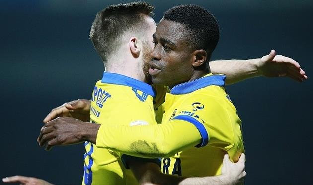 Марвин Пеерсман (слева) и Бартоломеу Огбече (справа), Getty Images