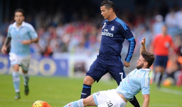 Роналду в борьбе с Серхи Гомесом, Getty Images