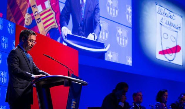 Бартомеу на собрании Сосьос, фото fcbarcelona.com